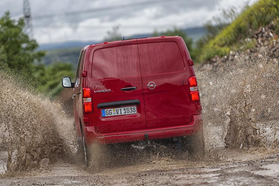  Opel Vivaro Van 4x4 2019 года  (фото 7 из 22)
